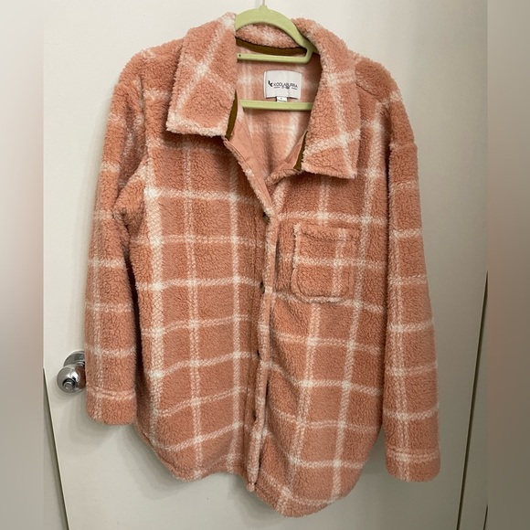 Koolaburra Jackets & Blazers - NWOT Koolaburra by UGG Cozy Plaid Sherpa Shirt Jacket/Shacket